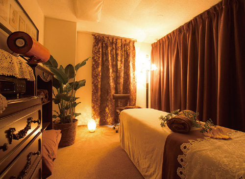 レボルシオンのサロン